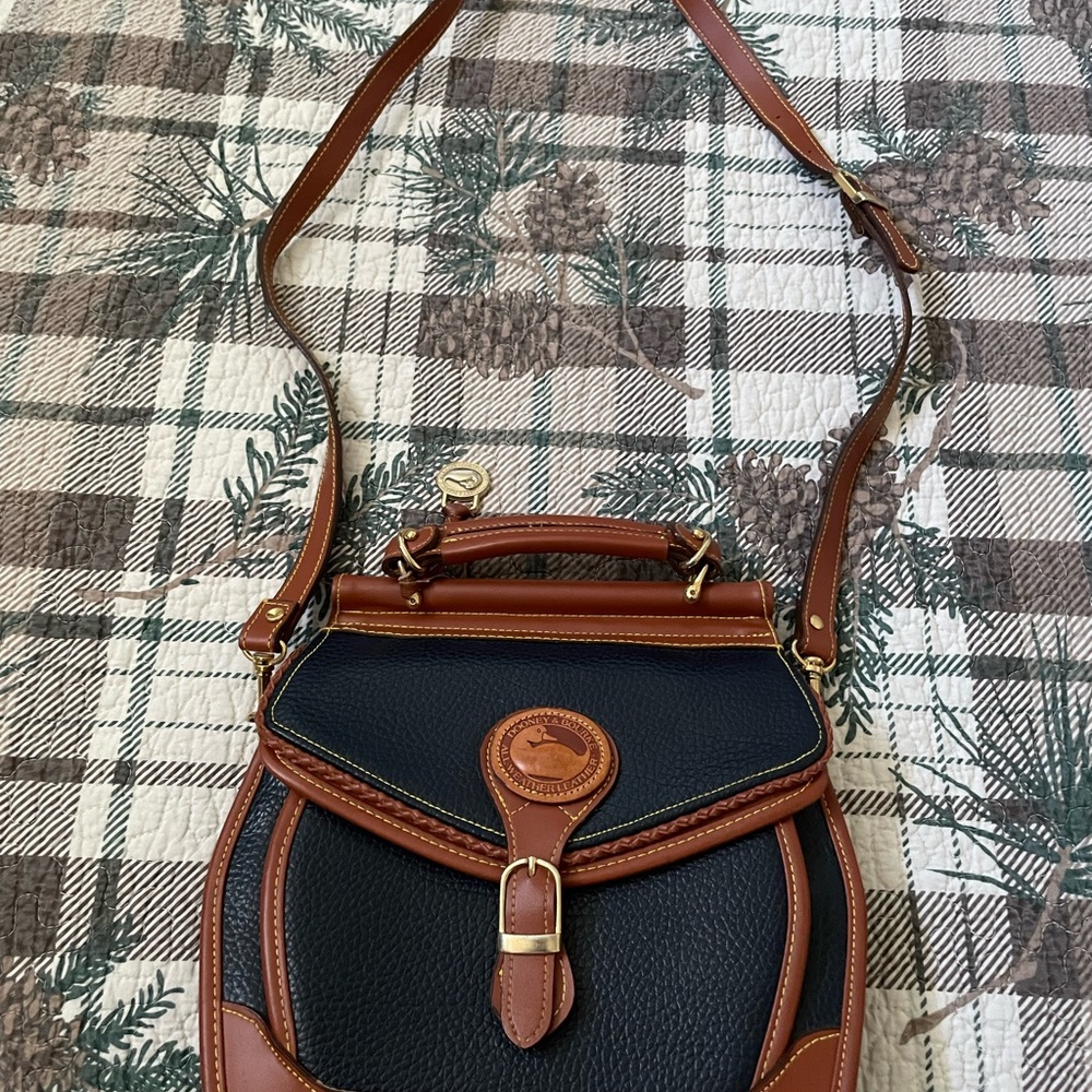 Like new, Dooney&Bourke All weather Leather purse.
